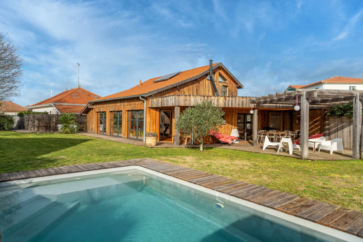 1200x900-cruvelier25-7730278-8853343