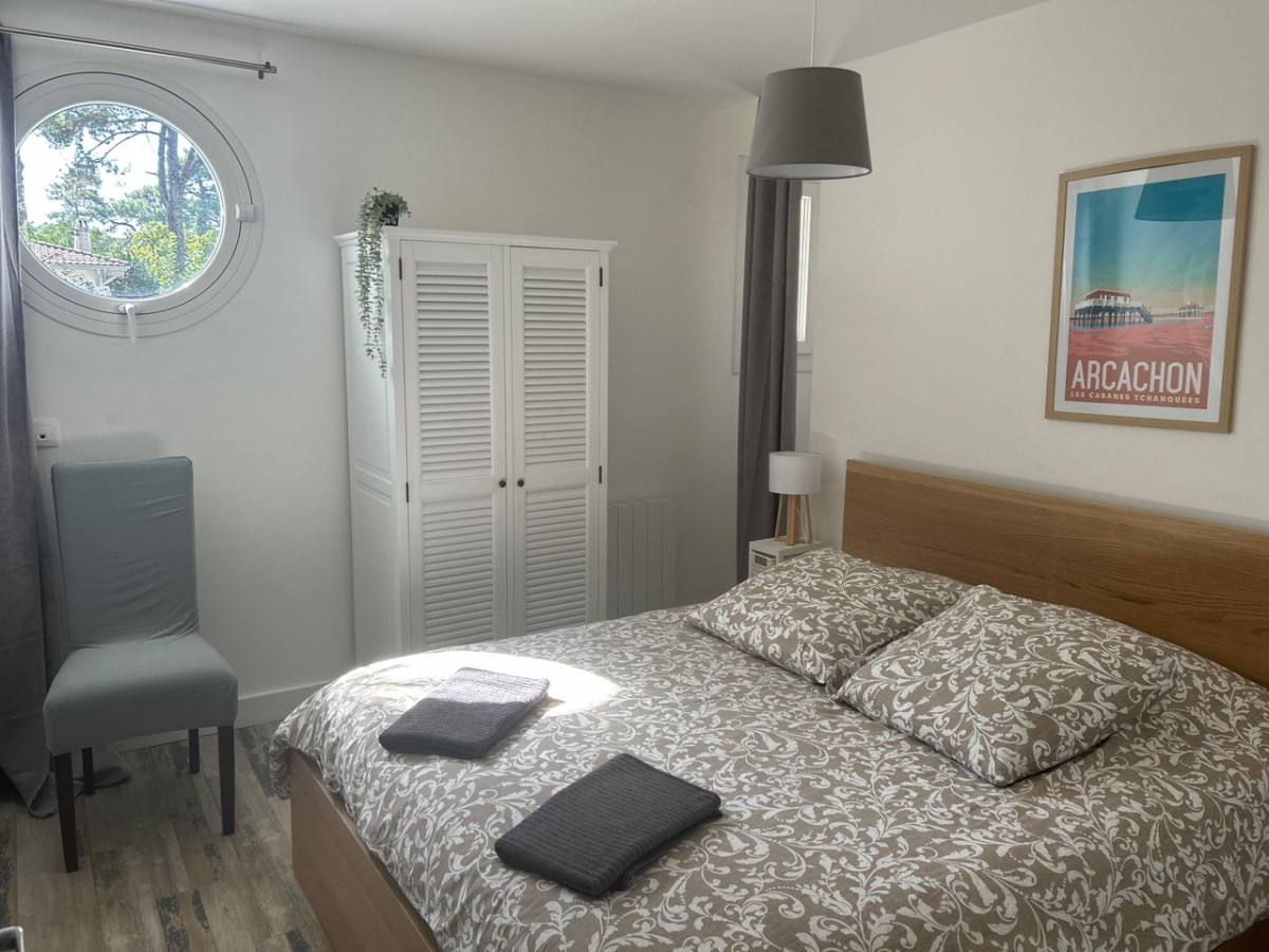15. chambre 1 arcachon serviette lit fait 2023 - © Chaume Gaultier 15. chambre 1 arcachon serviette lit fait 2023