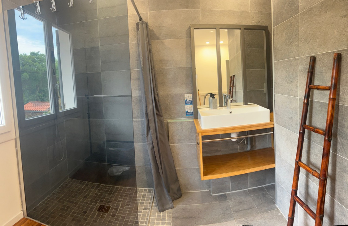 23. douche italienne lavabo pano - © Chaume Gaultier 23. douche italienne lavabo pano