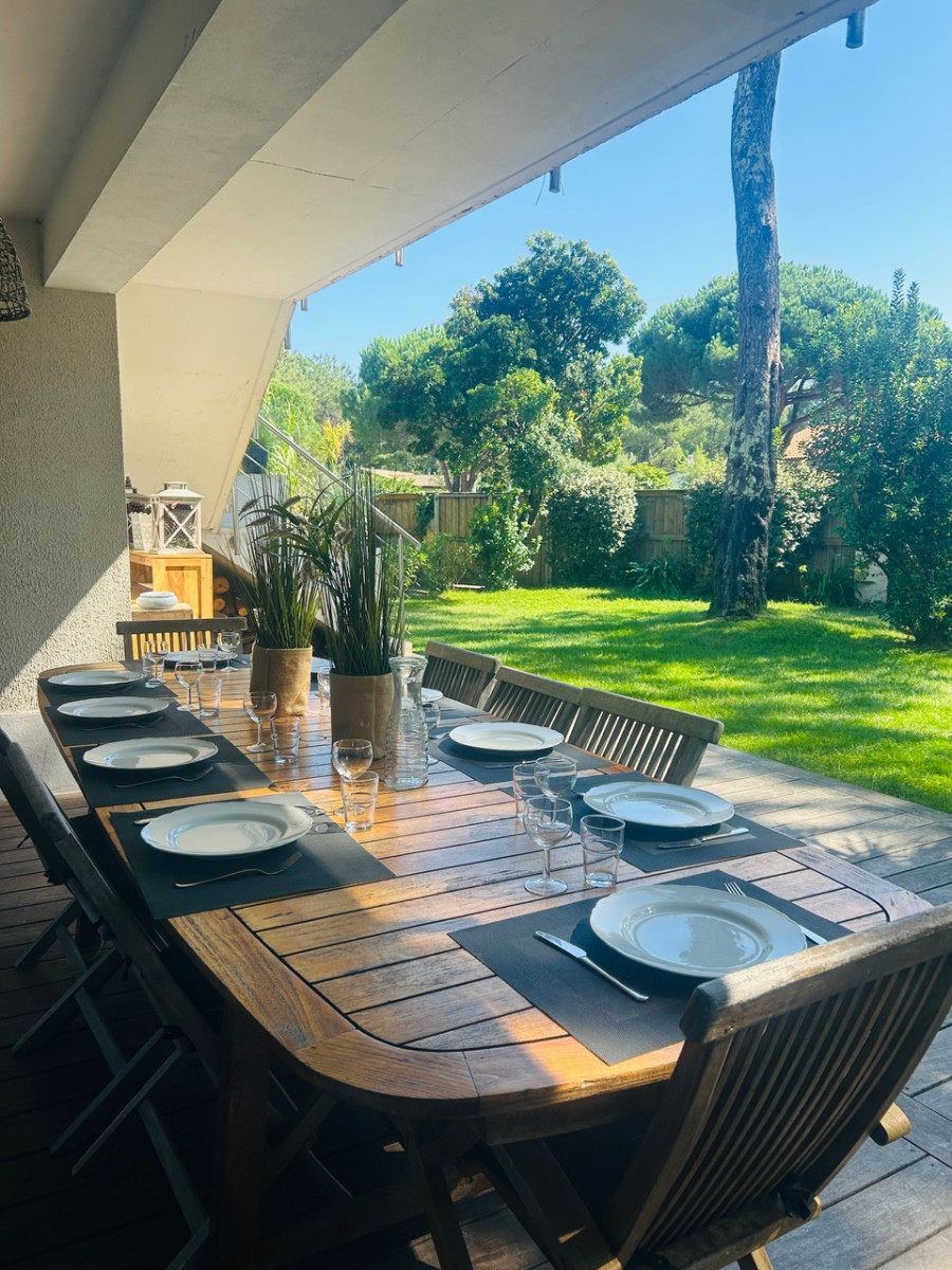 8. table mise devant vue gauche - © Chaume Gaultier 8. table mise devant vue gauche
