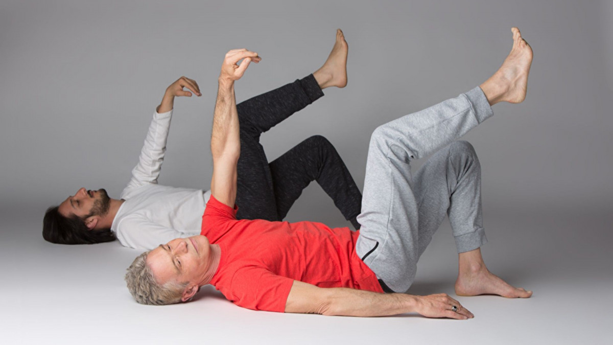 lhumen-lever-bras-et-jambe-oppos-e-9836477